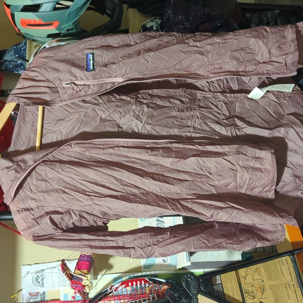 Patagonia dusty pink light jacket